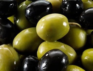 Μαύρες ή πράσινες ελιές: Ποιες είναι οι πιο υγιεινές;